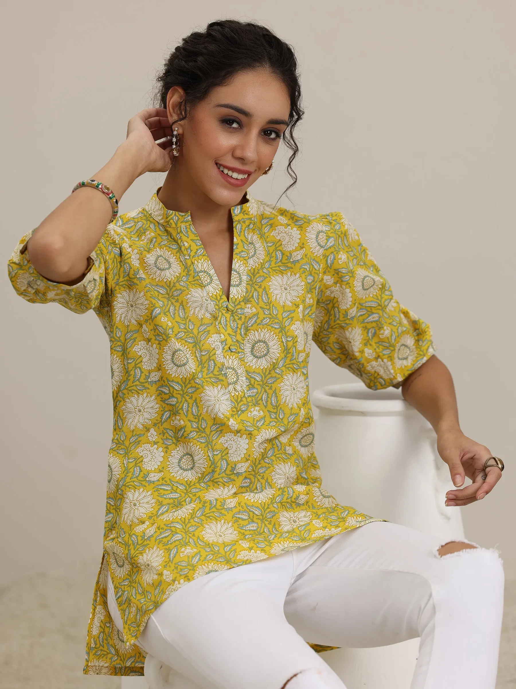 29614_6Main.webp Yellow Printed Cotton Straight Short Kurti - Image 1